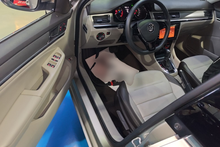Volkswagen Bora 2016 car image #12