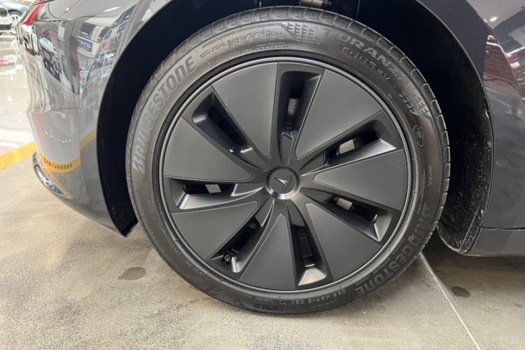 Tesla Model 3 2026 car image #6