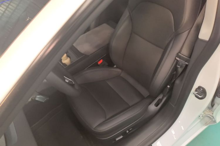 Tesla Model 3 2026 imagen de coche #19