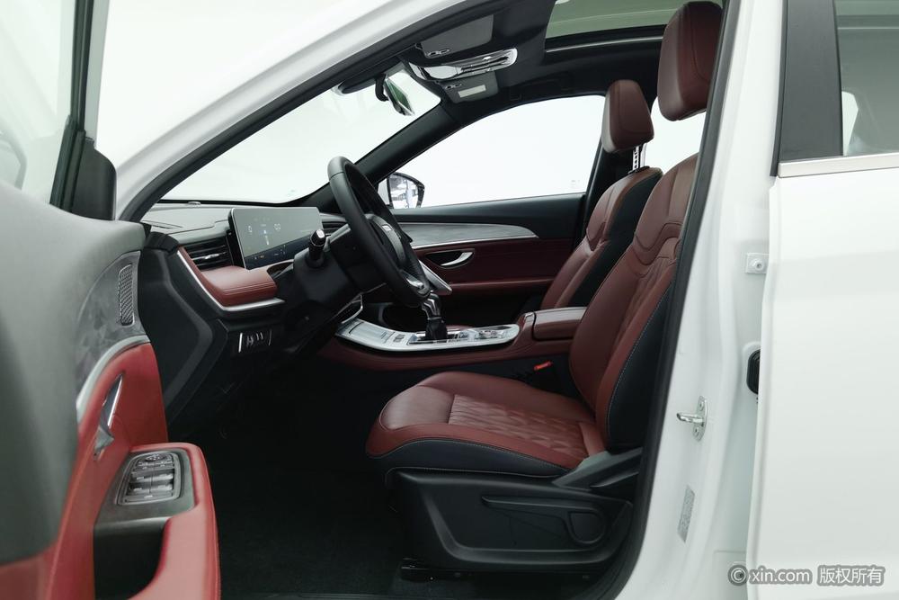 Jetour X70 PLUS 2023 car image #16