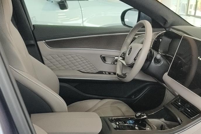 BYD Han 2024 car image #11