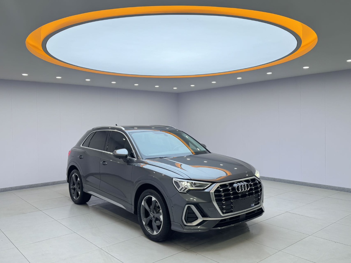 Audi Q3 2022 car image #3