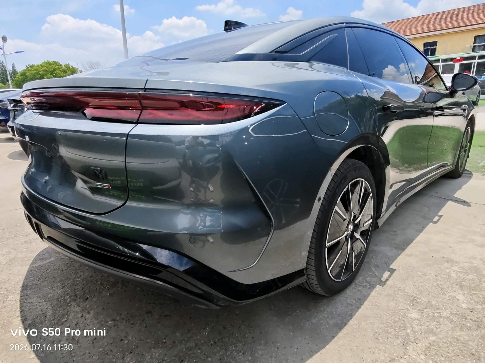 BYD HanL 2025 car image #11
