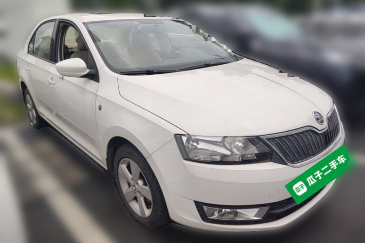 Skoda Rapid 2015 car image #4