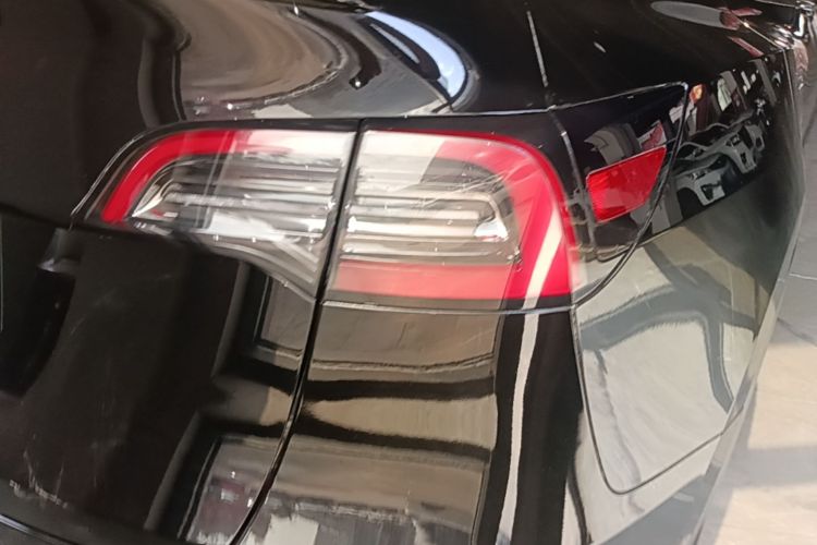 Tesla Model Y 2021 car image #8