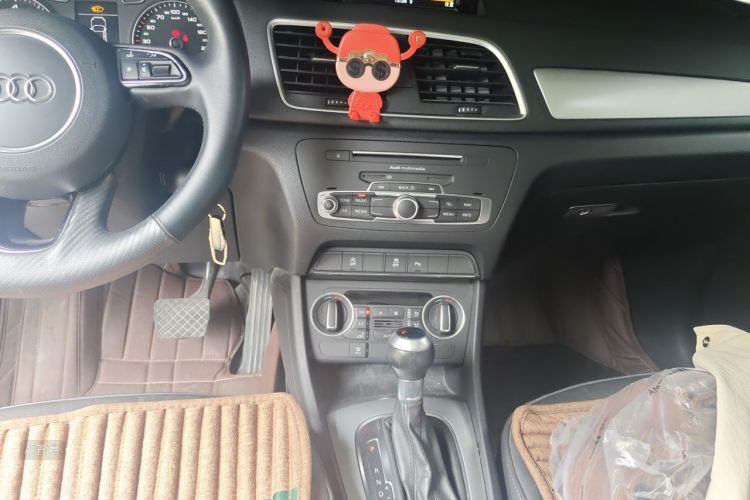 Audi Q3 2019 car image #15