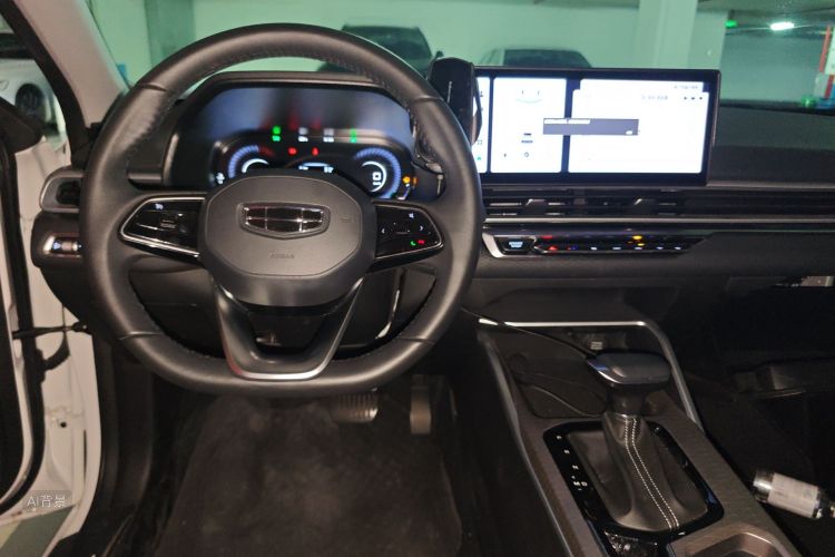 GEELY Emgrand 2024 car image #11