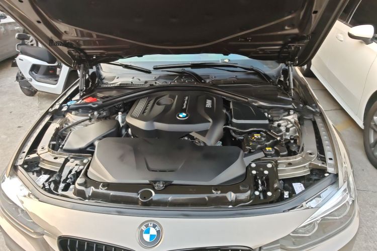 BMW 3 Series 2018 car image #20