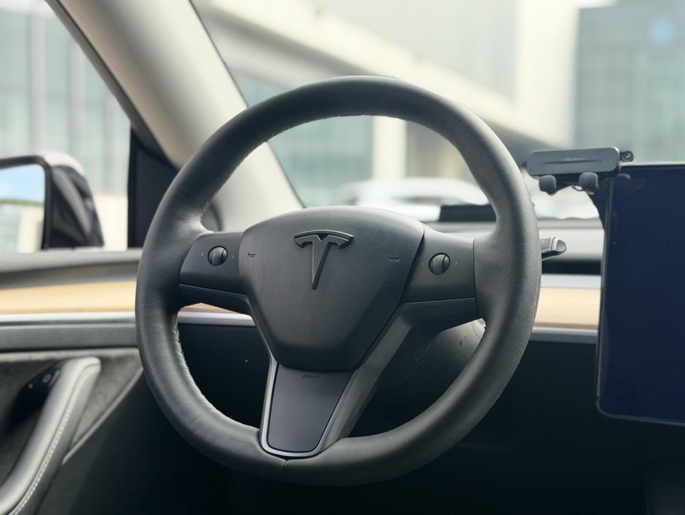 Tesla Model Y 2021 #12 Tesla Model Y 2021 car image #12