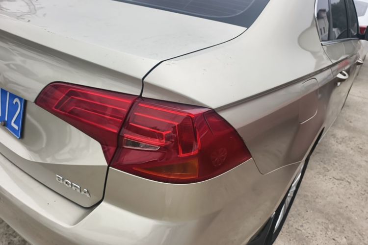 Volkswagen Bora 2016 car image #8