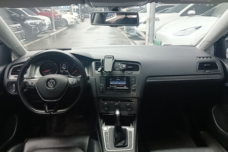 Volkswagen Golf 2015 car image #10