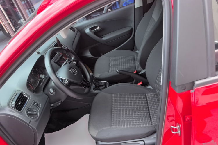 Volkswagen Polo 2017 car image #15