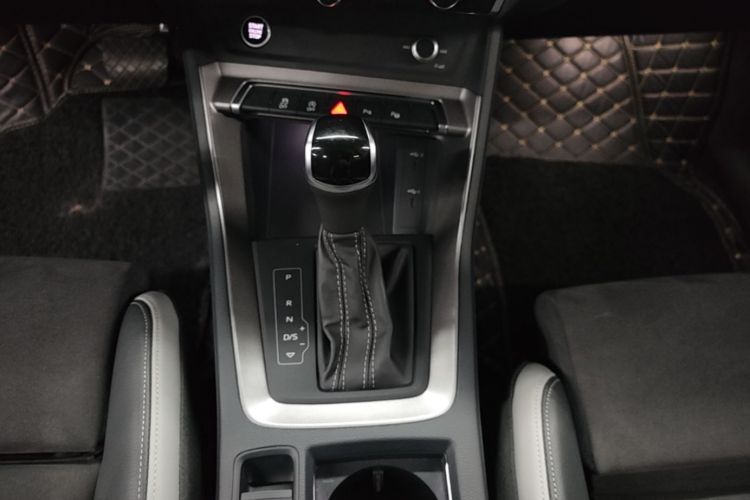 Audi Q3 2023 car image #14