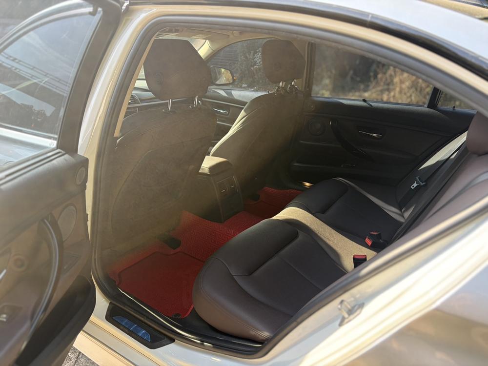 BMW 3 Series 2018 car image #12