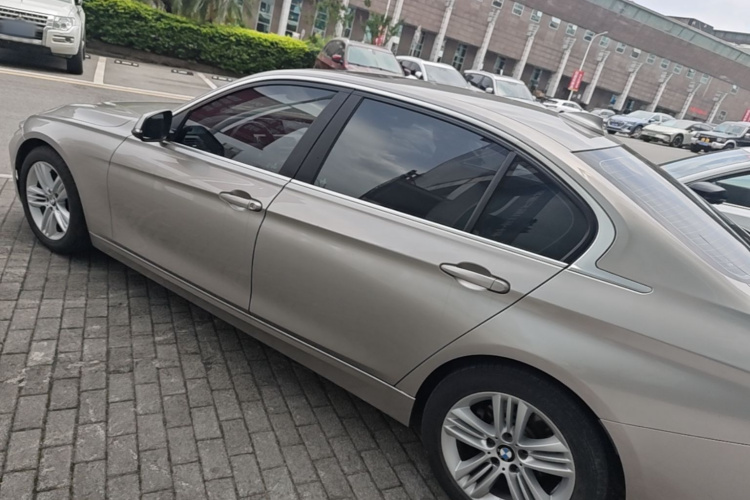 BMW 3 Series 2018 #5 BMW 3 Series 2018 car image #5
