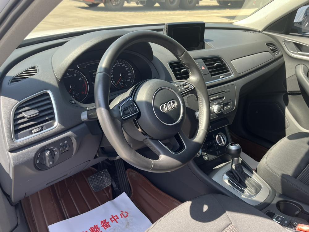 Audi Q3 2015 car image #12