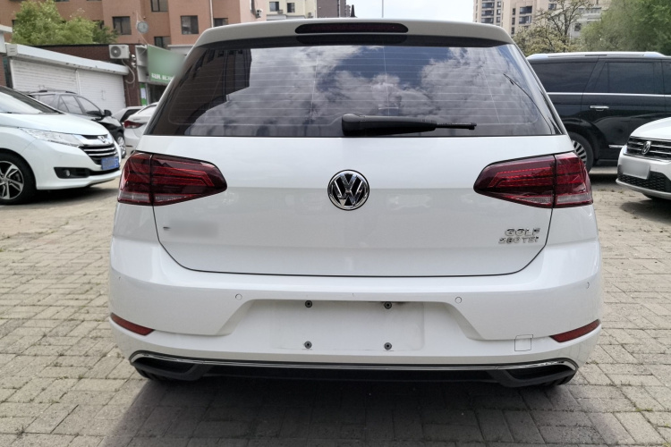 Volkswagen Golf 2019 car image #7