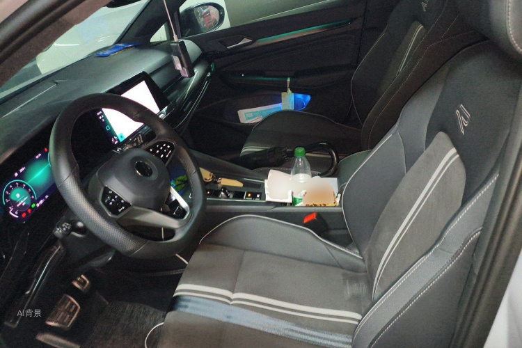 Volkswagen Golf 2024 car image #17