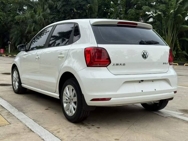 Volkswagen Polo 2015 car image #4