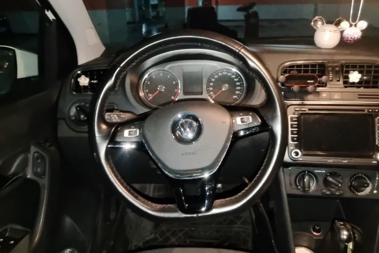 Volkswagen Polo 2017 car image #11