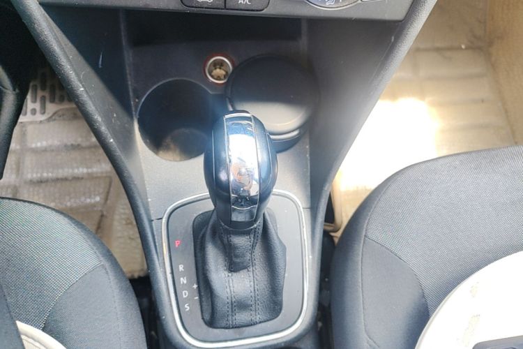 Volkswagen Polo 2015 car image #16