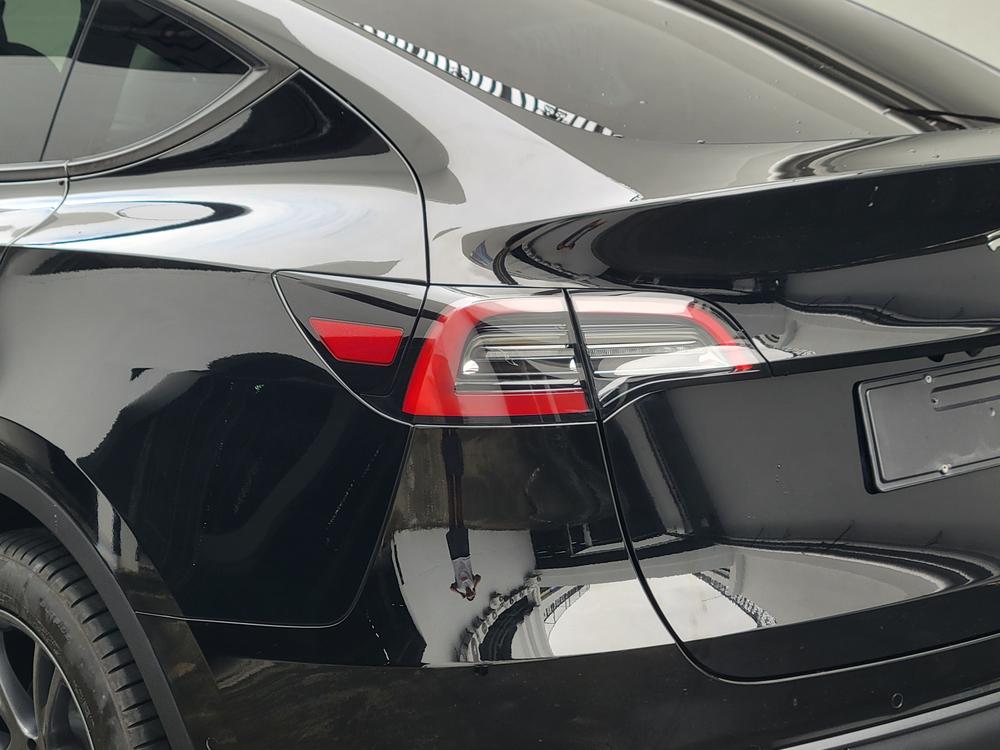 Tesla Model Y 2022 car image #9
