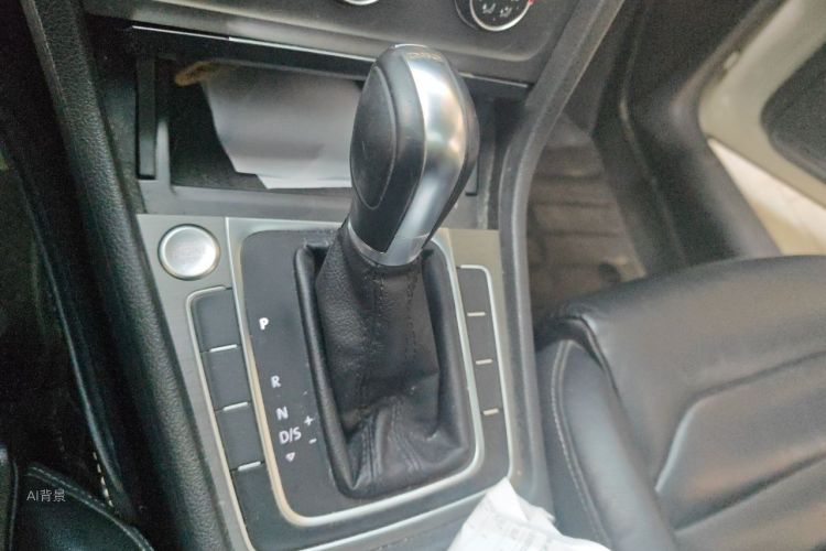 Volkswagen Golf 2015 car image #16