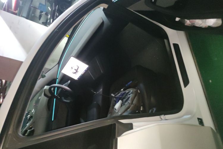 Tesla Model Y 2025 #27 Tesla Model Y 2025 car image #27