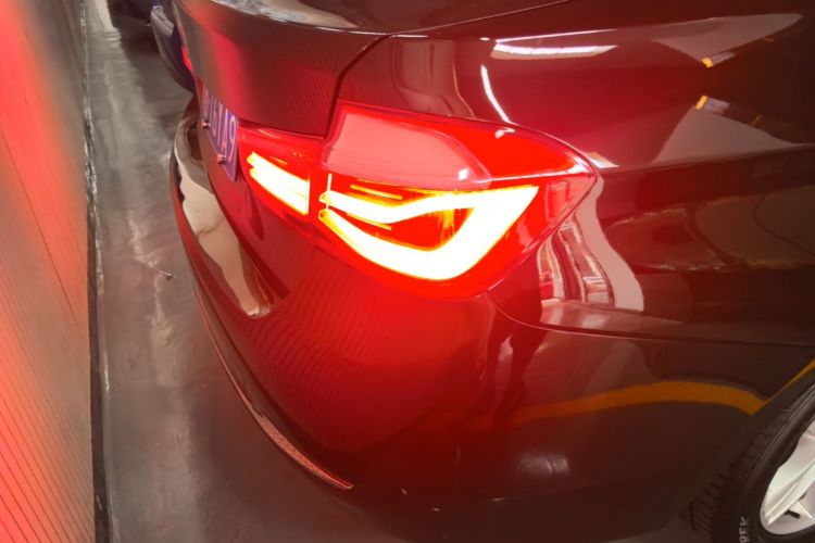 BMW 3 Series 2017 #8 BMW 3 Series 2017 car image #8