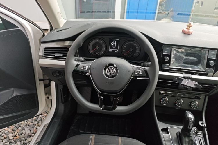 Volkswagen Lavida 2020 car image #11
