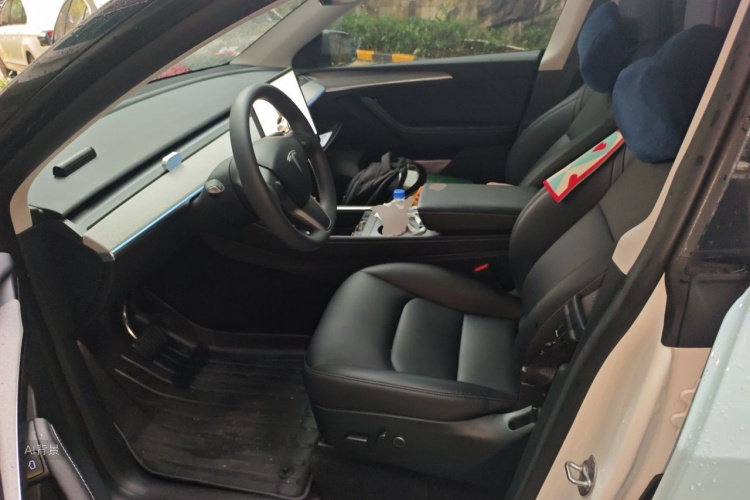 Tesla Model Y 2024 immagine di auto #17