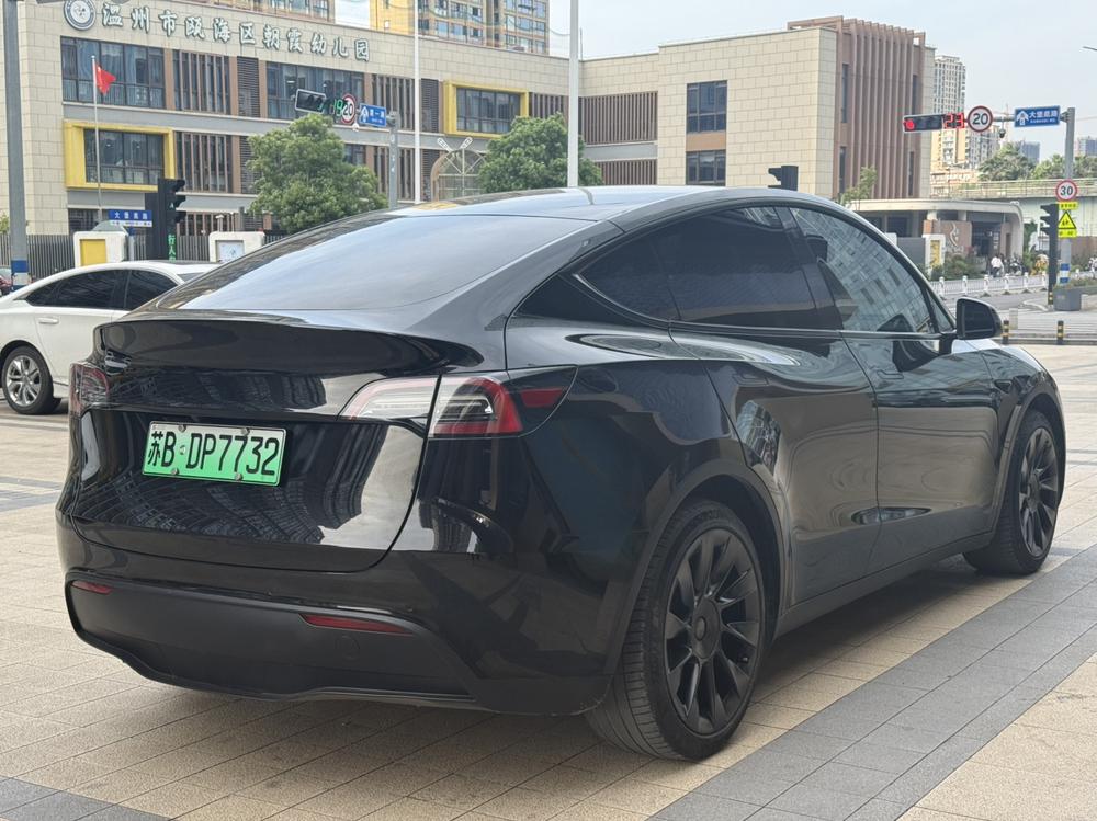 Tesla Model Y 2023 #7 Tesla Model Y 2023 car image #7