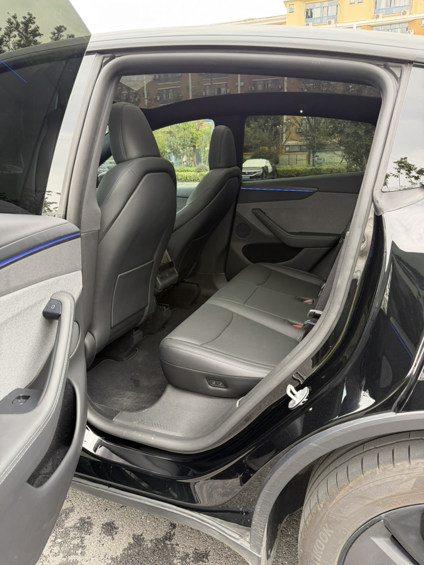 Tesla Model Y 2026 car image #8