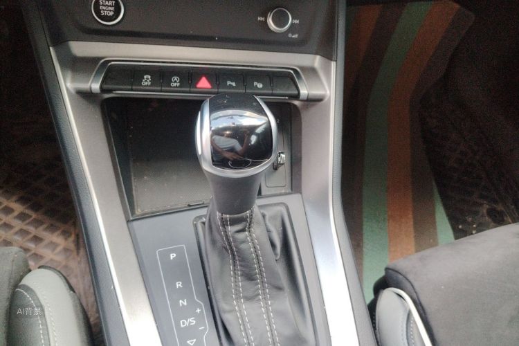 Audi Q3 2021 car image #16