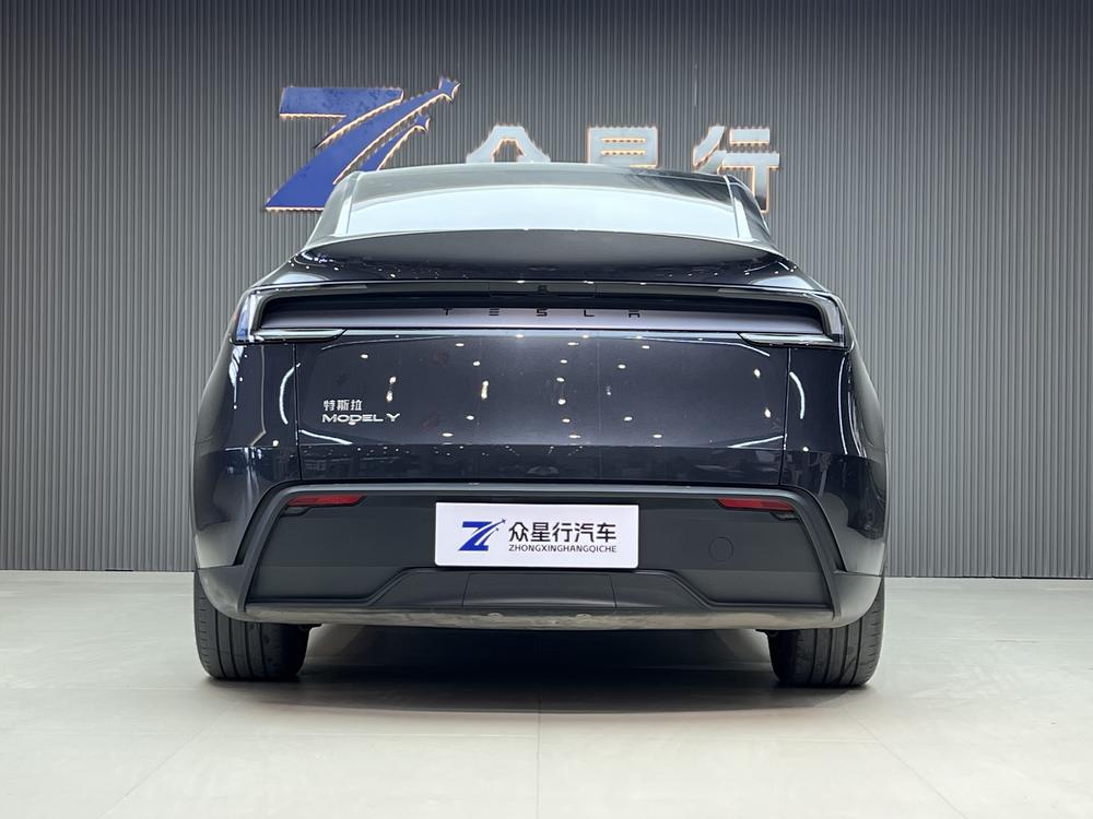 Tesla Model Y 2025 #3 Tesla Model Y 2025 car image #3