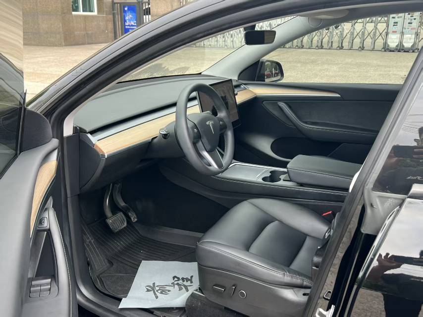 Tesla Model Y 2022 #4 Tesla Model Y 2022 car image #4