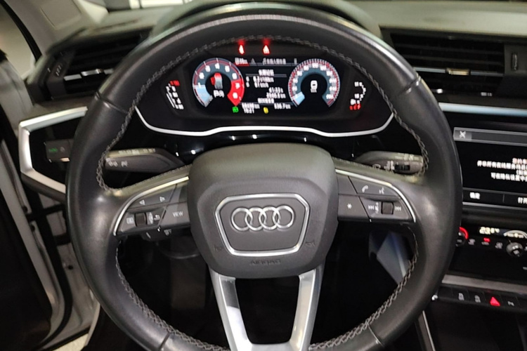 Audi Q3 2022 car image #11