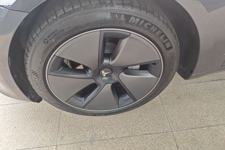 Tesla Model 3 2022 car image #9
