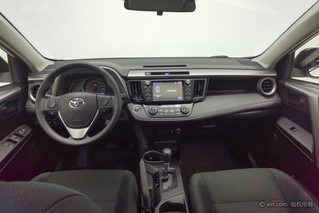 Toyota RAV4 2017 صورة سيارة #12