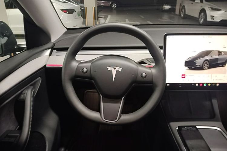 Tesla Model Y 2024 #15 Tesla Model Y 2024 car image #15