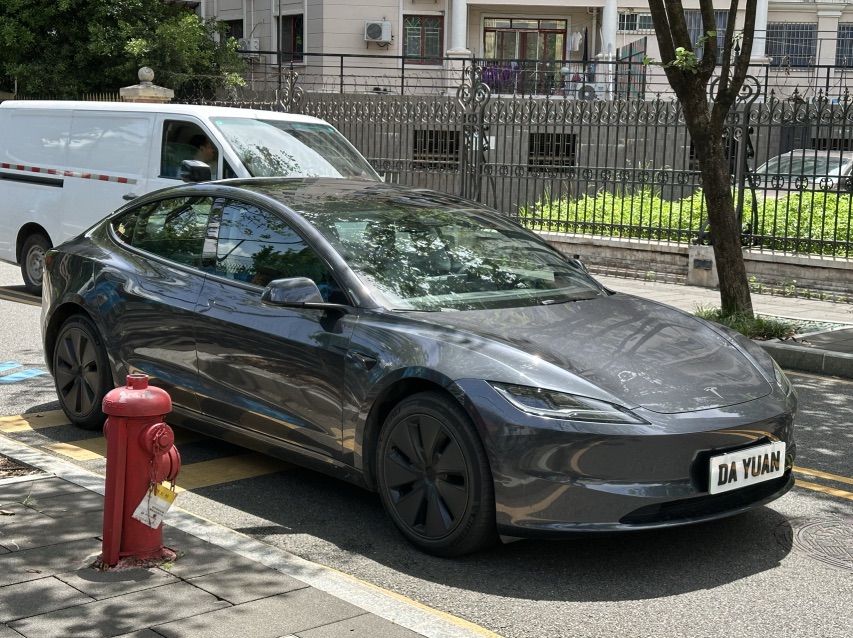 Tesla Model 3 2024 car image #3