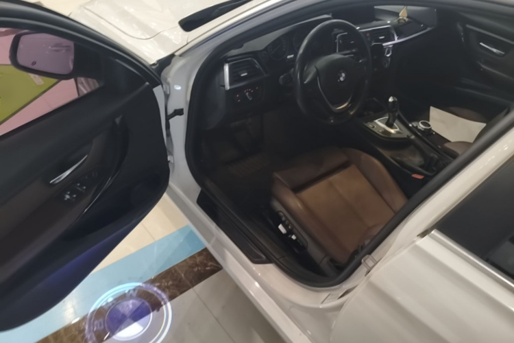 BMW 3 Series 2018 صورة سيارة #12