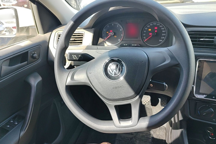 Volkswagen Santana 2017 car image #15