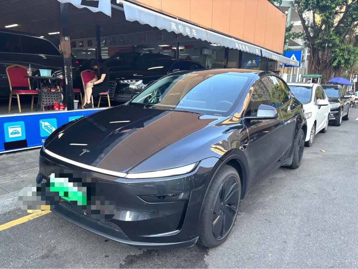 Tesla Model Y 2025 Tesla Model Y 2025 immagine di auto