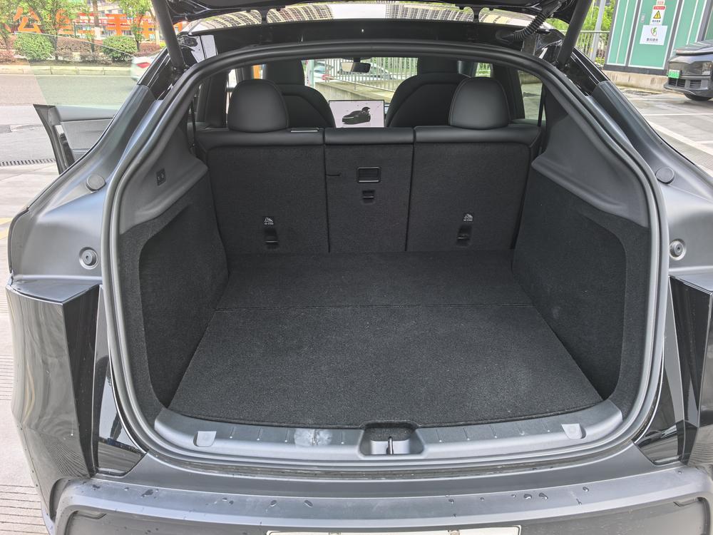Tesla Model Y 2026 #14 Tesla Model Y 2026 car image #14