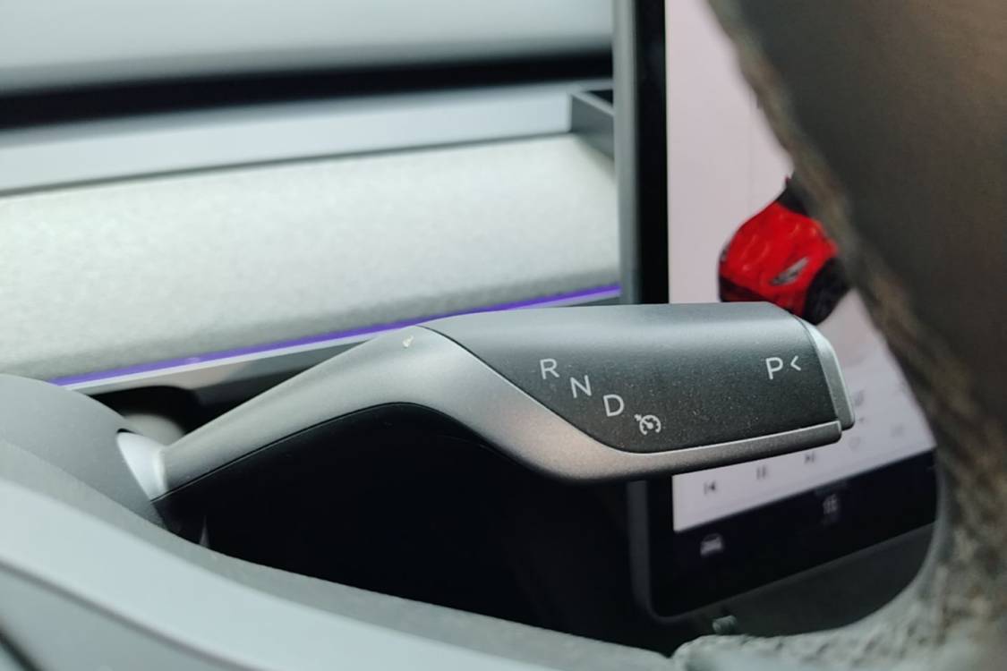 Tesla Model Y 2024 car image #15