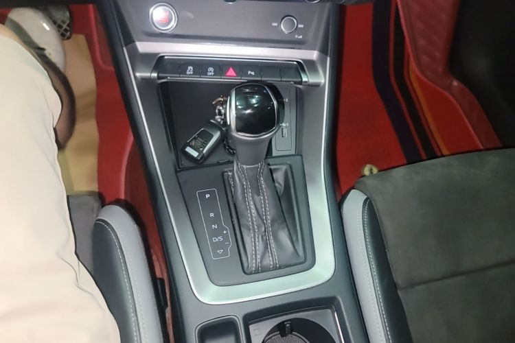 Audi Q3 2020 car image #14