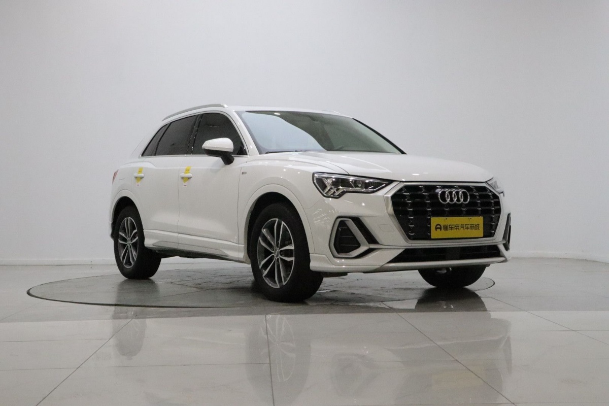 Audi Q3 2021 car image #9