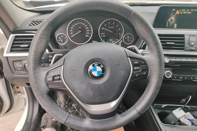 BMW 3 Series 2017 car image #11