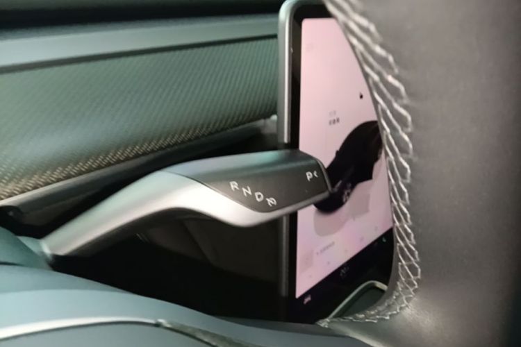 Tesla Model Y 2023 car image #18